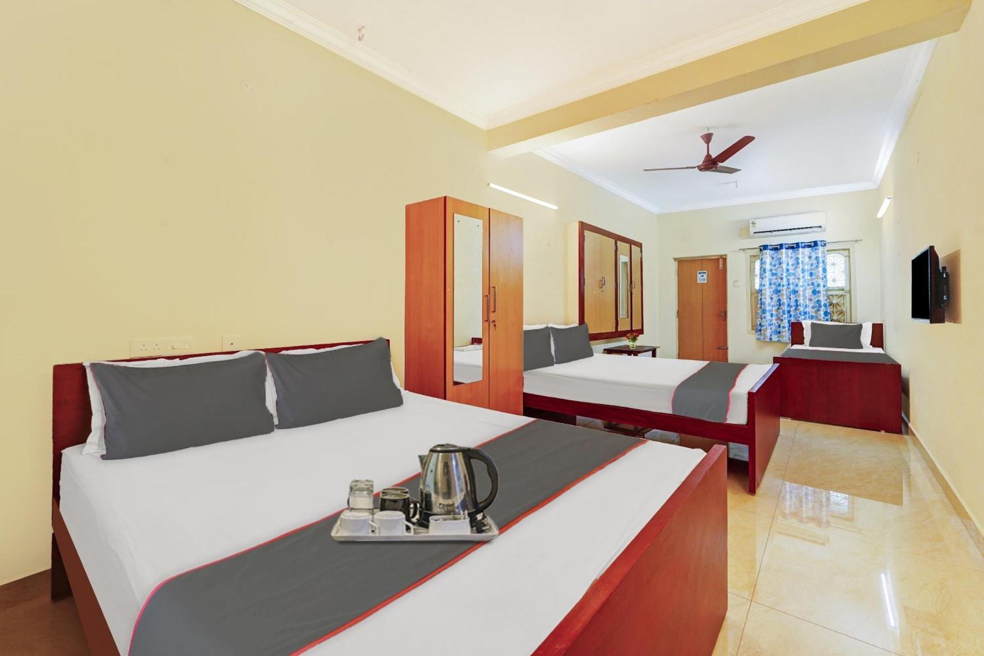 Collection O Arn Near International Airport